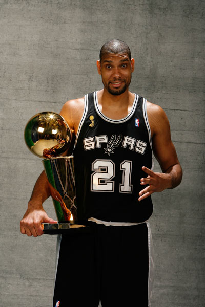 国际米兰vs拉齐奥：劳塔罗-马丁内斯、恰尔汗奥卢首发，罗马尼奥利、贡多齐出战（国米迎战拉齐奥：劳塔罗-马丁内斯、恰尔汗奥卢先发，罗马尼奥利与贡多齐出场）