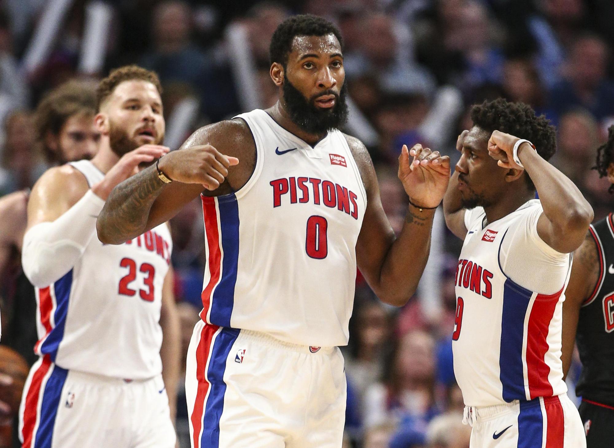 刘军帅晒海牛队与远征军合照：又在末轮完成目标，祝未来可期（刘军帅晒海牛队与远征军合影：再度在末轮达成目标，愿前路可期）