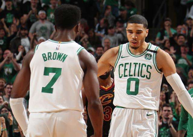 记者：莱奥周二接受核磁共振检查，结果显示无肌肉损伤（记者：莱奥周二核磁共振结果显示肌肉无伤）