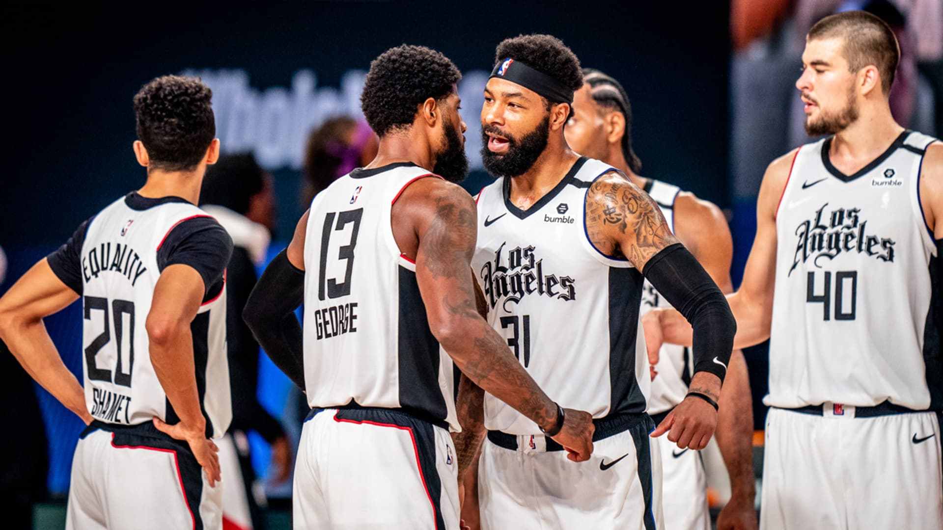 英超-狼队VS曼联：送副班长首胜？NO！阿莫林要逼近欧冠区（英超｜狼队战曼联：拒送副班长首胜，阿莫林冲刺欧冠区）