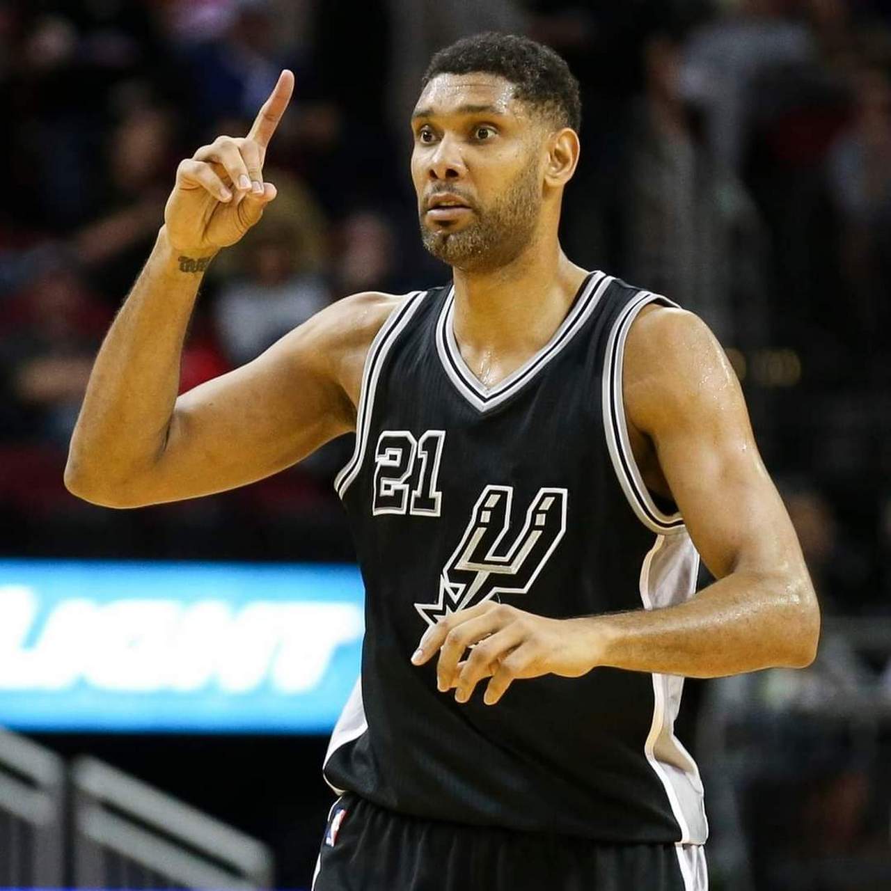 凯尔特人外线命中率提升，进攻体系稳定（凯尔特人三分回暖，进攻运转趋于稳定）