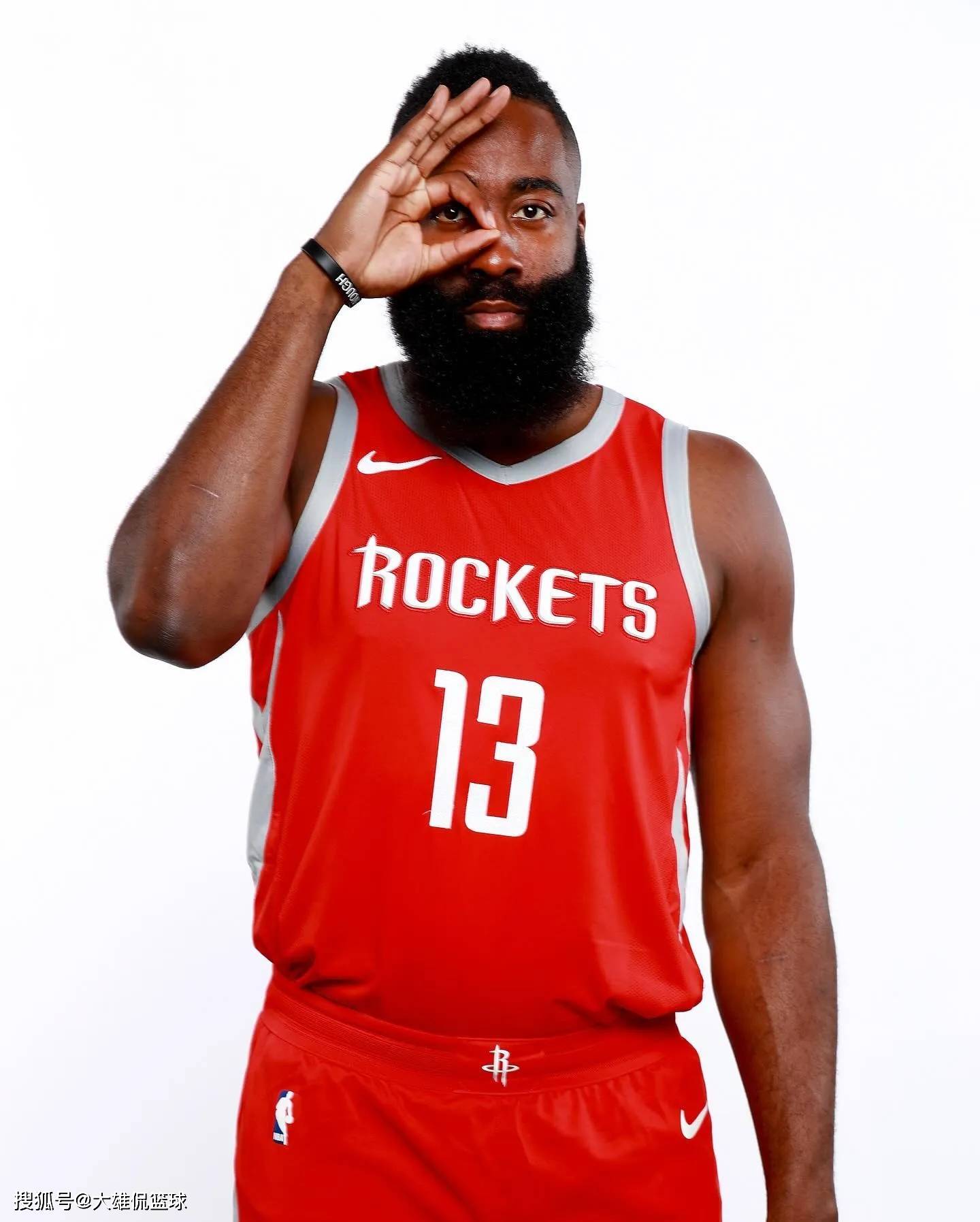 南美杯赛强队纷纷爆发（南美杯劲旅齐发威）